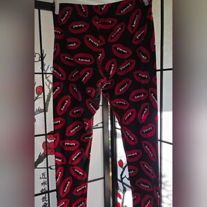 Joe Boxer Black Leggings with Red Lips Design